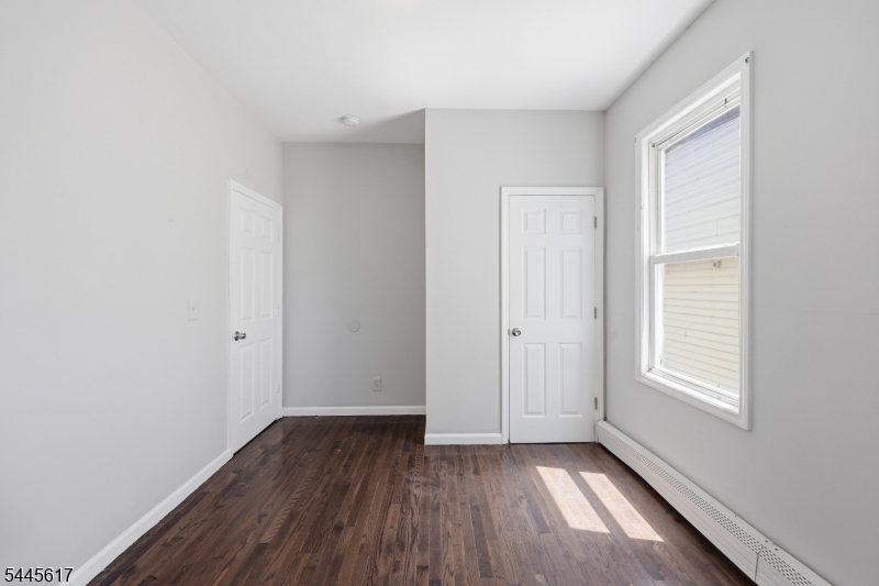 191 21st St Property Photo 12
