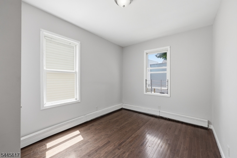 191 21st St Property Photo 13