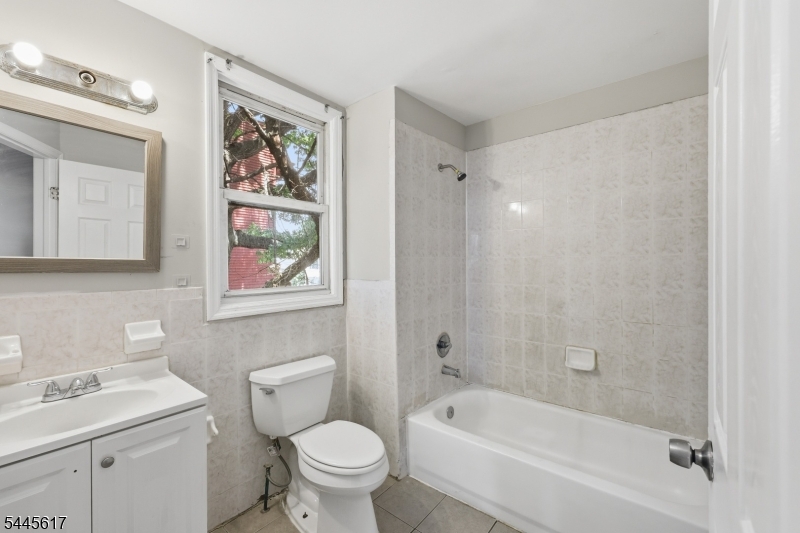 191 21st St Property Photo 14