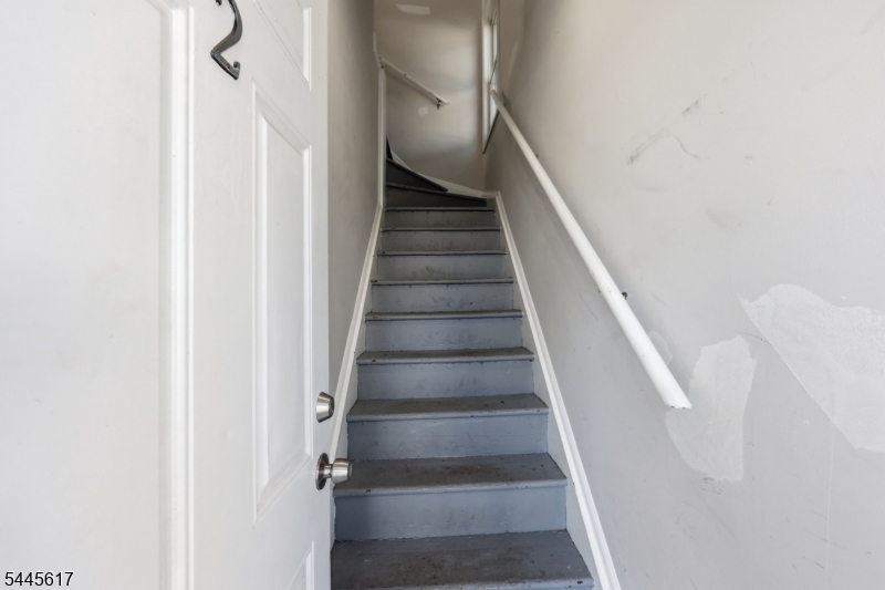 191 21st St Property Photo 18