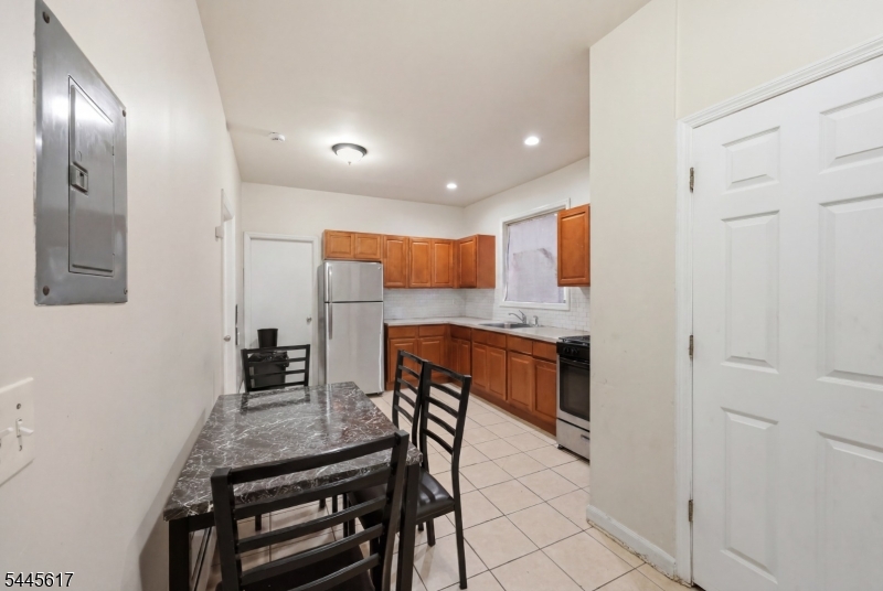 191 21st St Property Photo 21