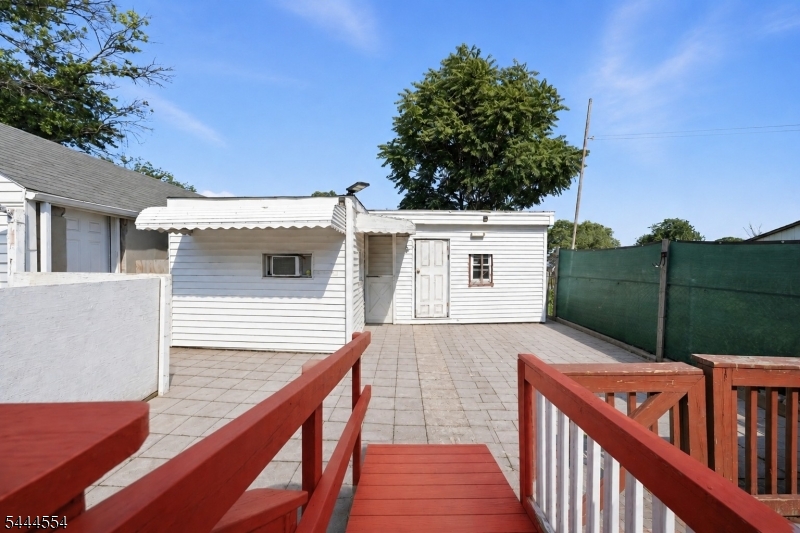 720 Mary St Property Photo 10