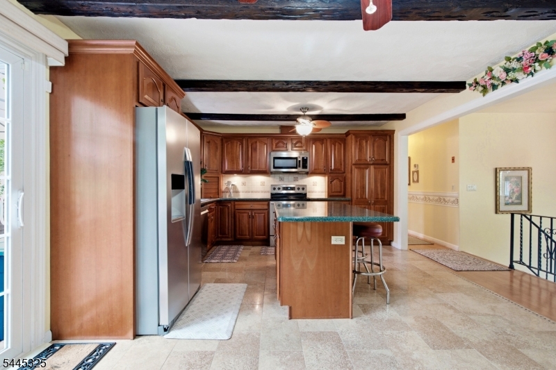 13 Anderson Ave Property Photo 4