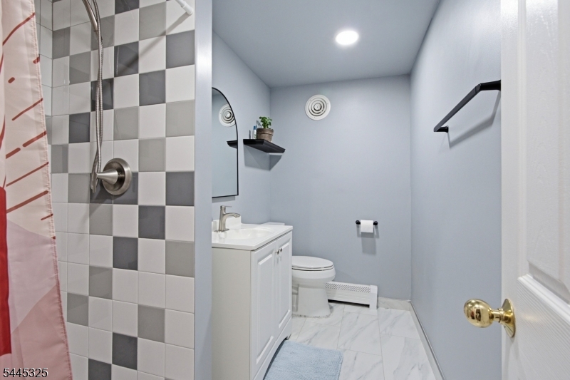 13 Anderson Ave Property Photo 24
