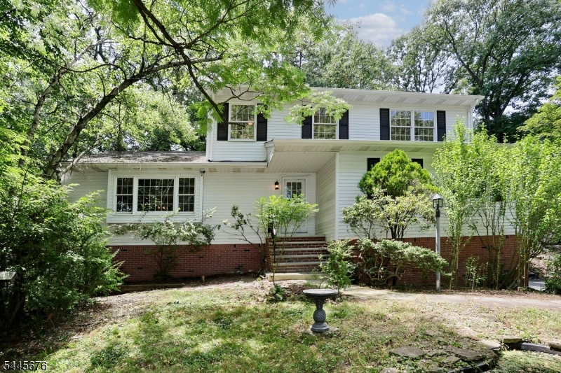 33 Hillside Ave Property Photo 1