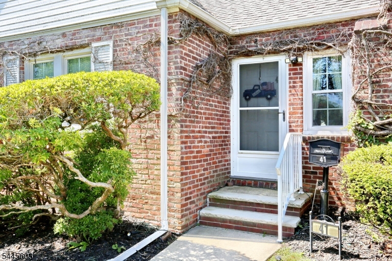 41 Martin Ave Property Photo 2