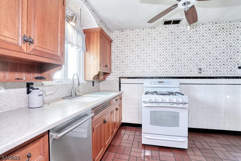 41 Martin Ave Property Photo 10