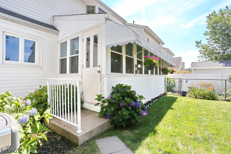 41 Martin Ave Property Photo 32