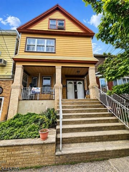 163 W 24th St Property Photo 1
