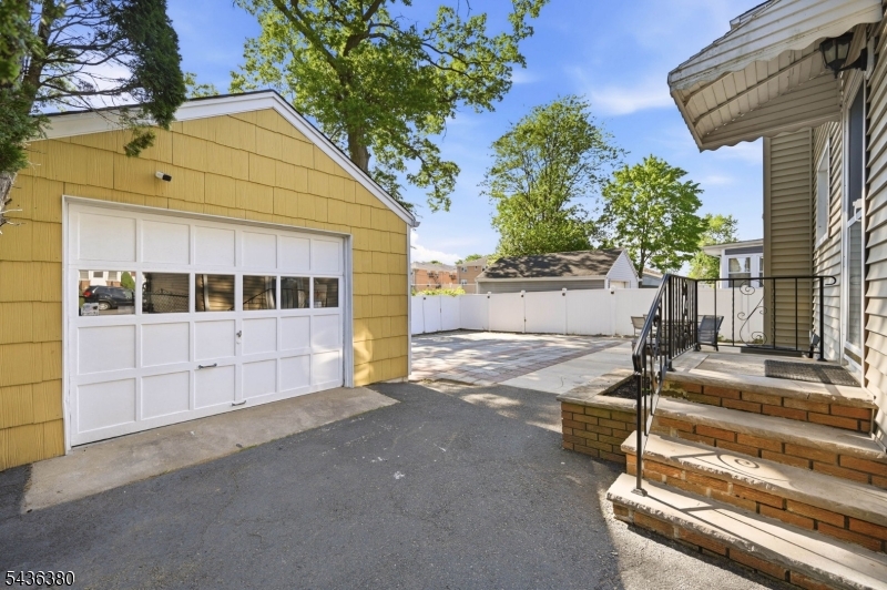298 Fairway Ave Property Photo 17