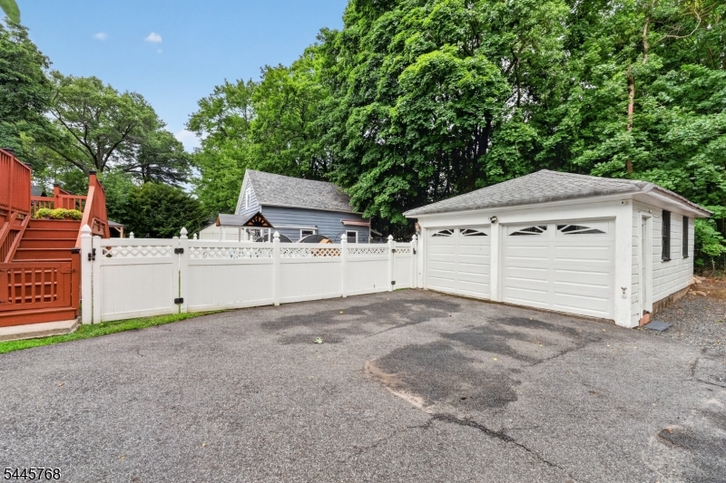 453 S Maple Ave Property Photo 48