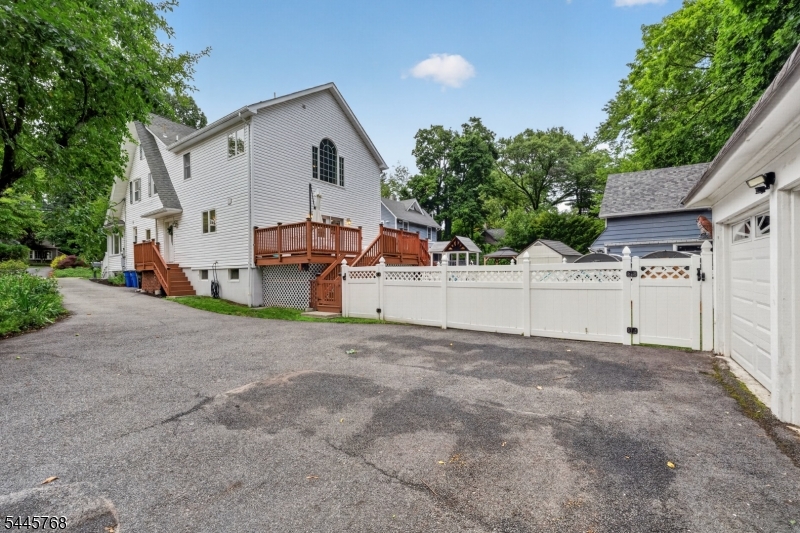 453 S Maple Ave Property Photo 49