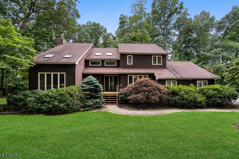 15 Sweetwood Dr Property Photo 1