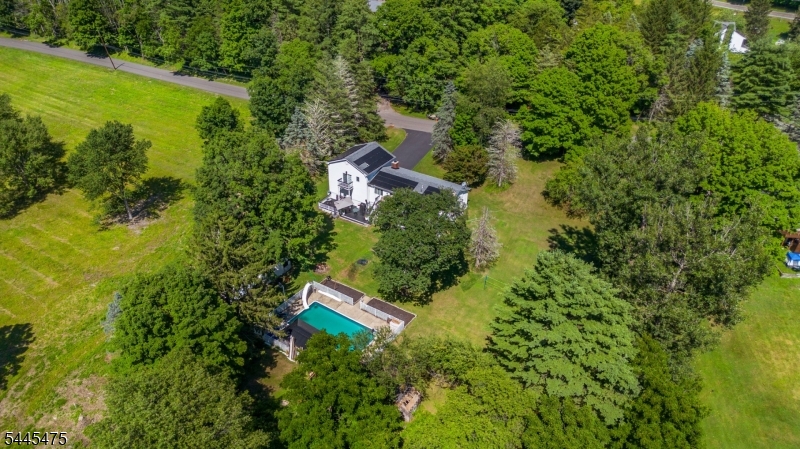 19 Little Rd Property Photo 6