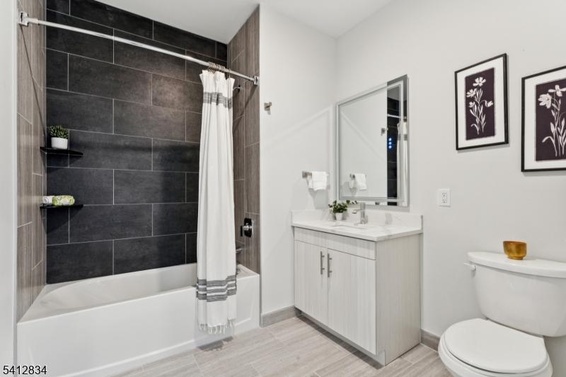 140 W Webster Ave 120 Property Photo 8
