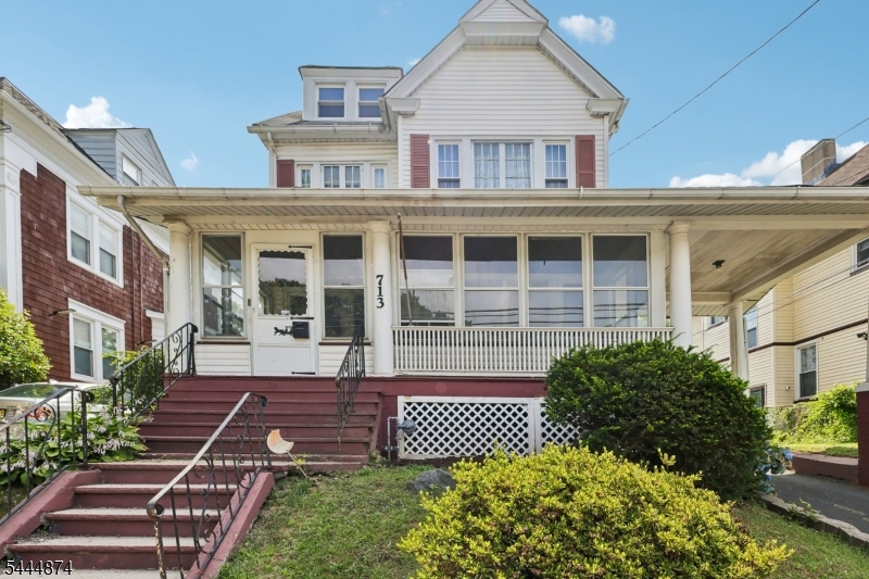 711 Degraw Ave Property Photo 3