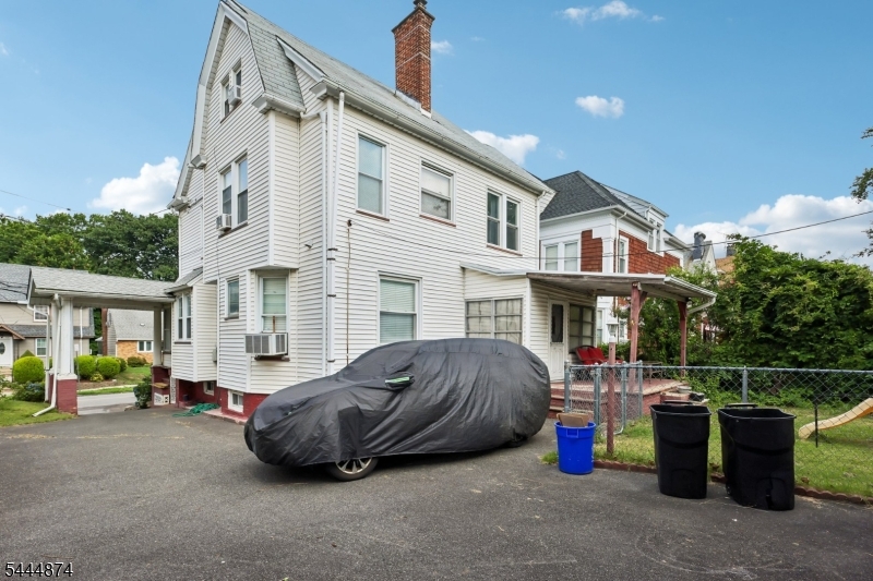 711 Degraw Ave Property Photo 25