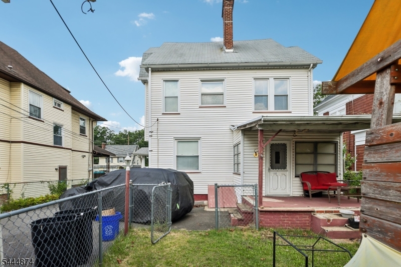 711 Degraw Ave Property Photo 26