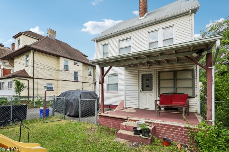 711 Degraw Ave Property Photo 27