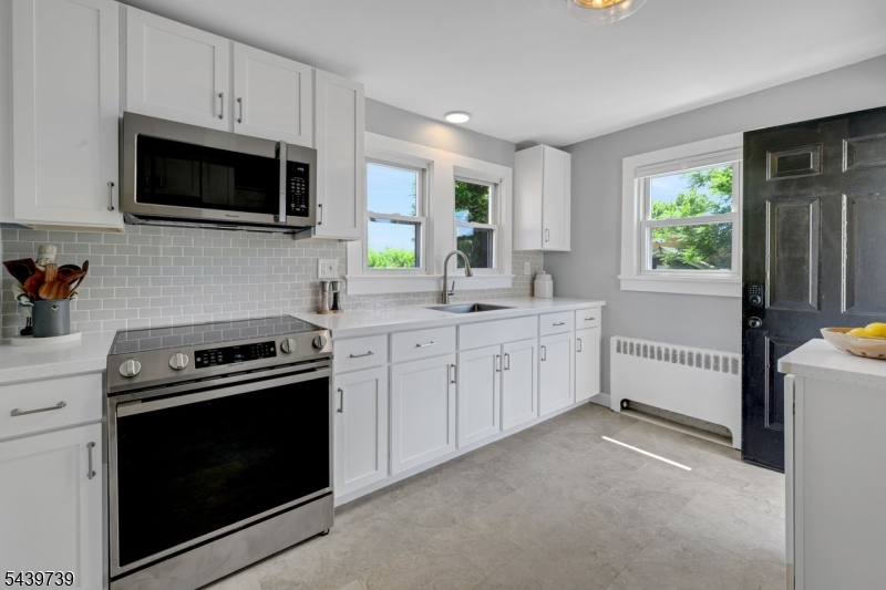 4 Lakeview Ave Property Photo 11