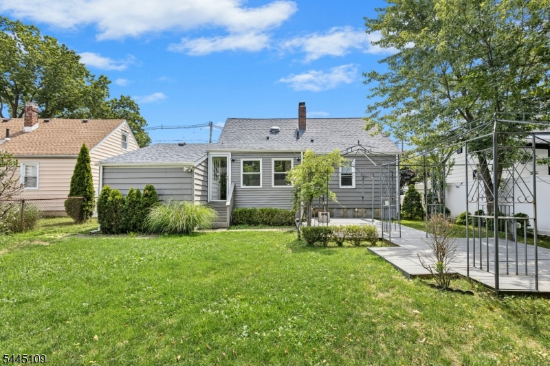 1815 N Stiles St Property Photo 4