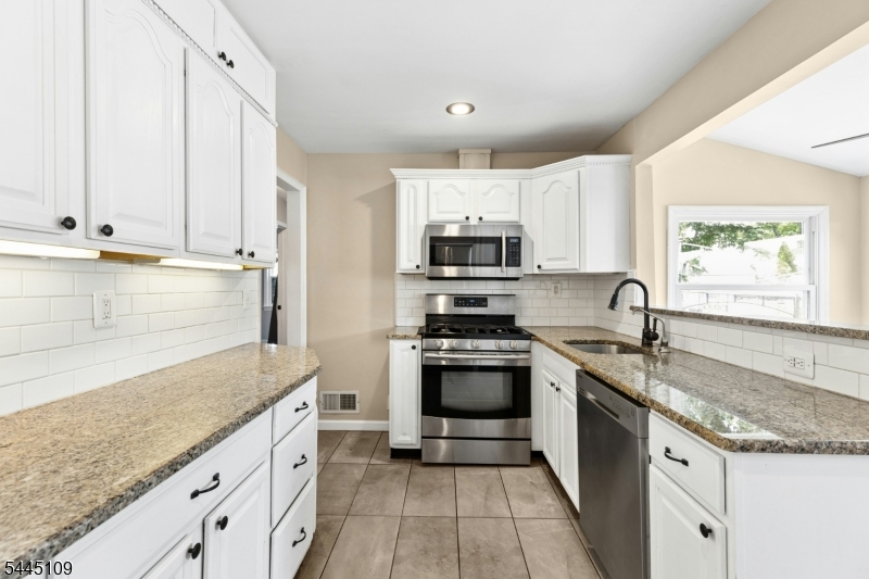 1815 N Stiles St Property Photo 16