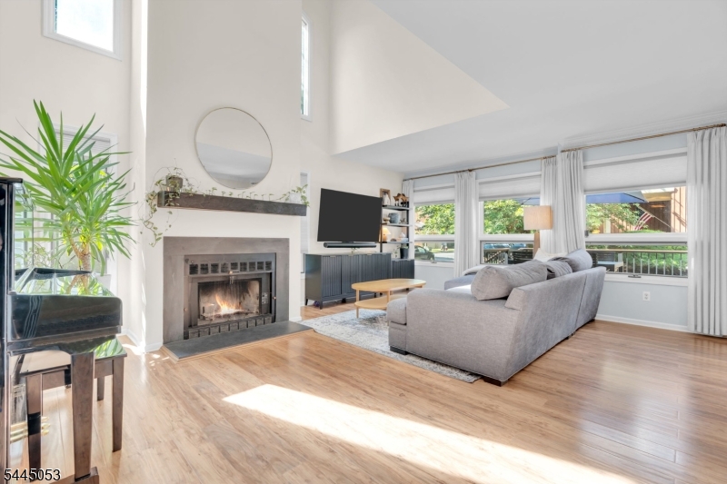 66 Bond St Property Photo 1