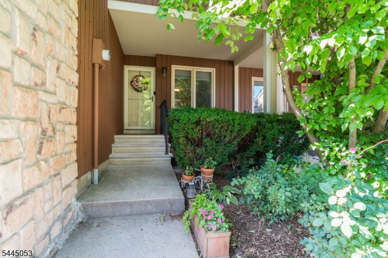 66 Bond St Property Photo 6