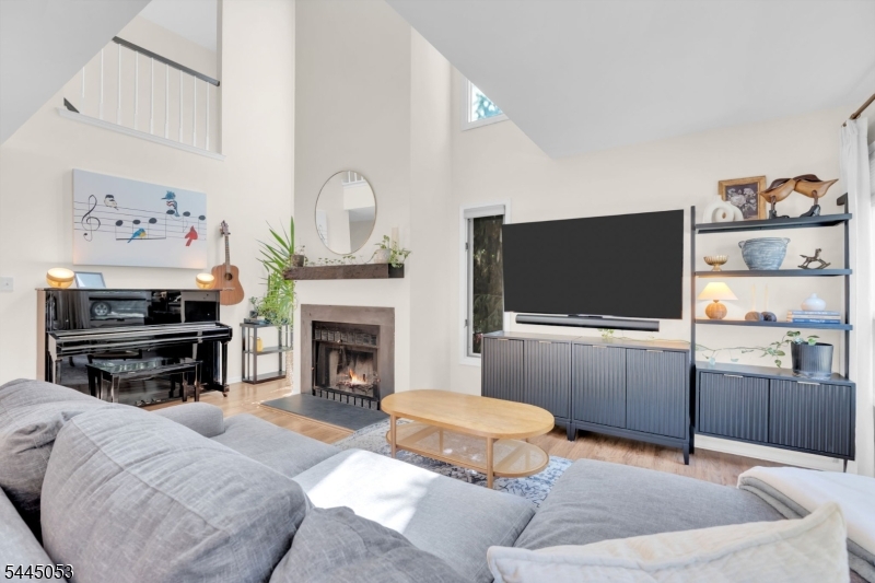 66 Bond St Property Photo 8