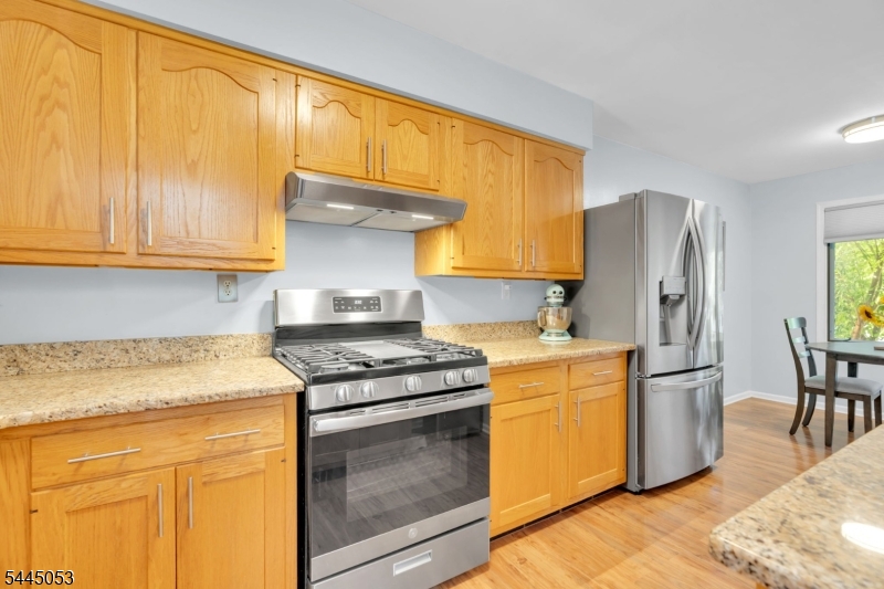 66 Bond St Property Photo 14