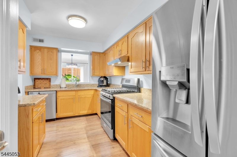 66 Bond St Property Photo 16