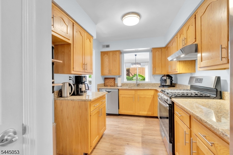 66 Bond St Property Photo 17