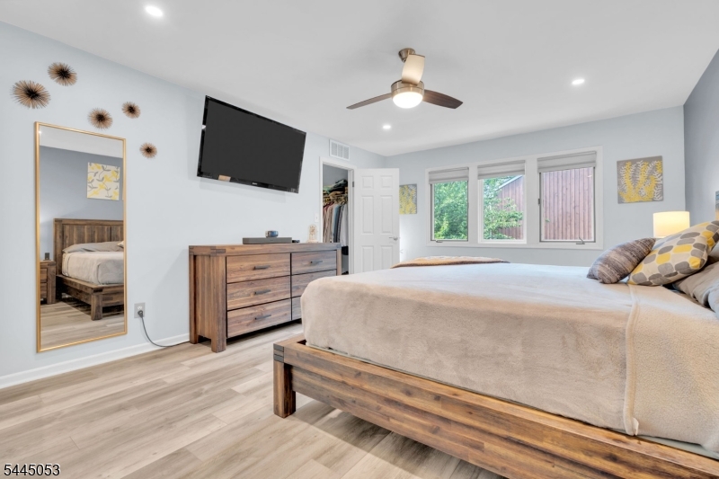 66 Bond St Property Photo 32