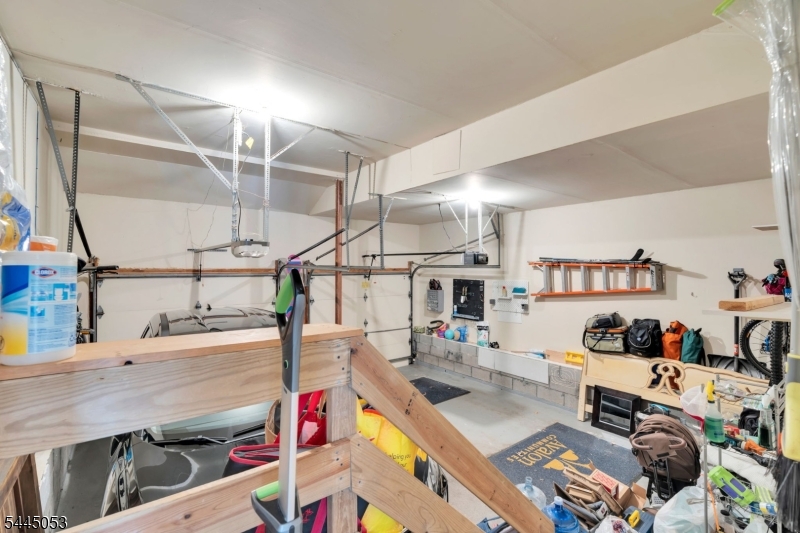 66 Bond St Property Photo 43