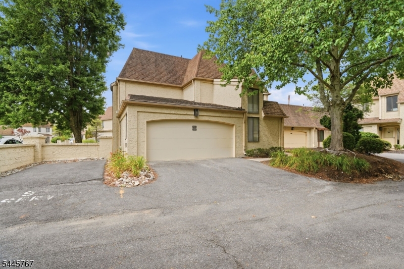 93 Gate House Ln Property Photo 1