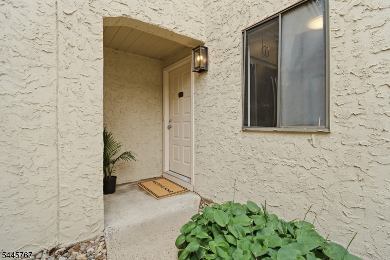 93 Gate House Ln Property Photo 2
