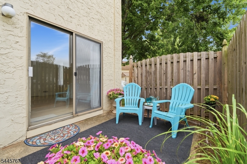 93 Gate House Ln Property Photo 17