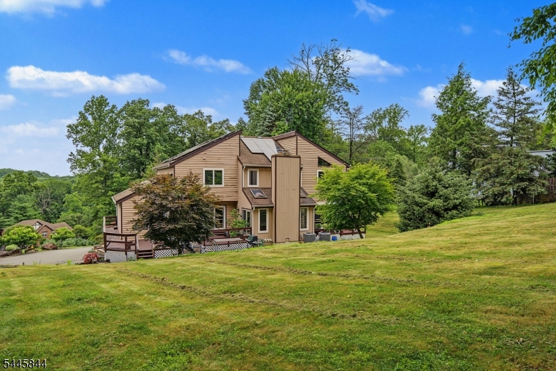 4 Skytop Drive Property Photo 2