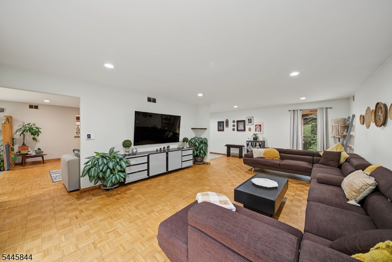 4 Skytop Drive Property Photo 8