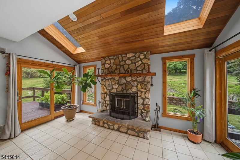 4 Skytop Drive Property Photo 12
