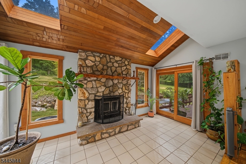 4 Skytop Drive Property Photo 13