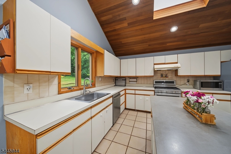 4 Skytop Drive Property Photo 19