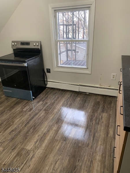 233 Pine St Property Photo 2