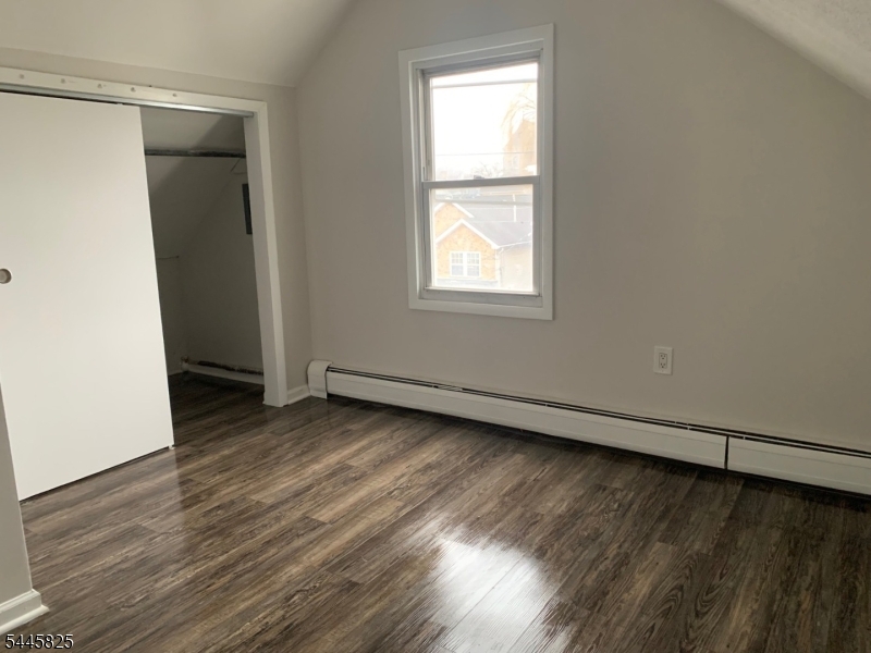 233 Pine St Property Photo 5