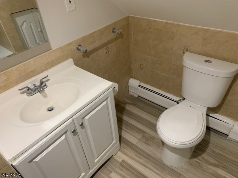 233 Pine St Property Photo 12