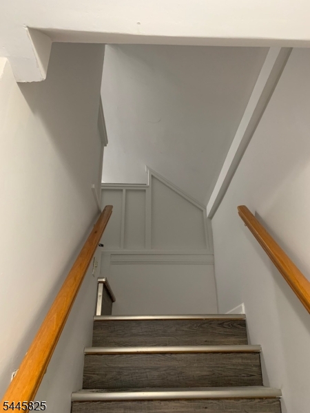 233 Pine St Property Photo 19