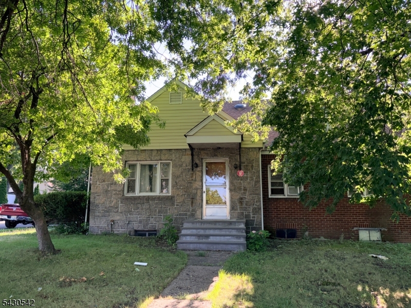 52 Lakeview Ave Property Photo 1