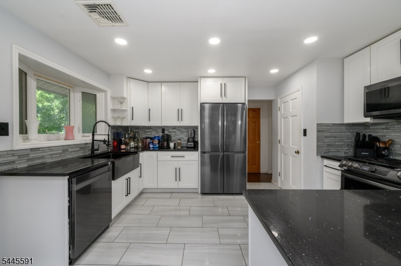 1 Lewis St Property Photo 10