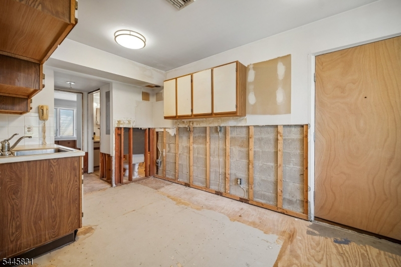 245 Main St Unit 2a 2a Property Photo 8