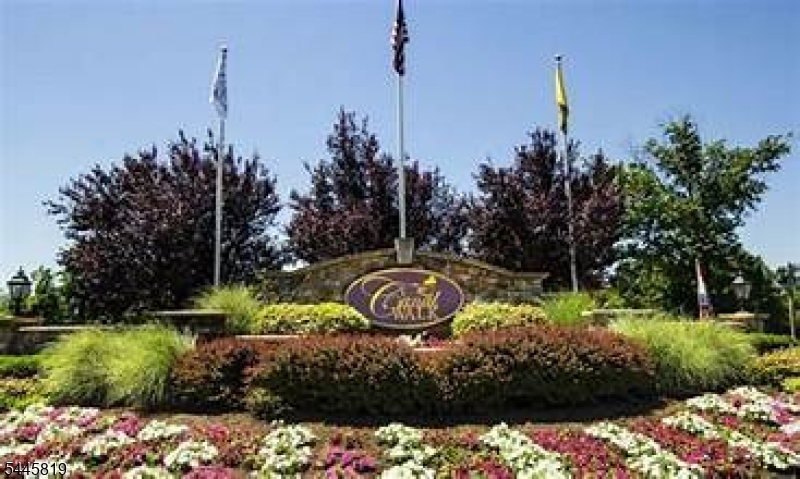 6 Delaware Crossing Property Photo 1